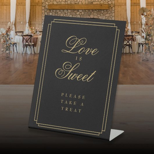 Zwart en gouden art deco Love Is Sweet Favor Reclamebord Met Voetstuk