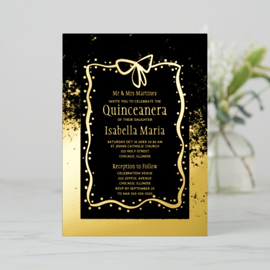 Zwart en Gouden Folie Quinceañera Uitnodiging Bow (Staand Voorkant)
