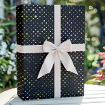 Zwart en goudfolie Confetti Polka Dots Cadeaupapier<br><div class="desc">Dit elegante inpakpapier heeft een prachtige zwarte achtergrond versierd met glinsterende gouden folie confetti stippen. Perfect voor luxe evenementen zoals bruiloften,  verjaardagen of feestdagen,  dit ontwerp voegt een luxe en verfijnde touch aan elk geschenk.</div>