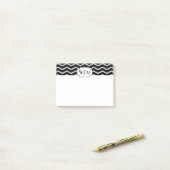 Zwart en grijs Chevron Patterned Monogrammed Post-it® Notes (Op bureau)