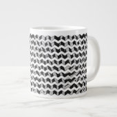 Zwart en grijs Chevron Zebra patroon Grote Koffiekop (Voorkant rechts)