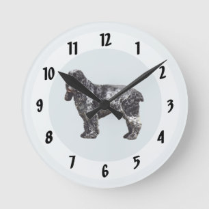 Zwart en grijs spaniel ronde klok