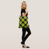 Zwart en groen geruite tote bag (Op model)
