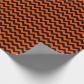 Zwart en helder Oranje medium Chevron Cadeaupapier (Hoek)