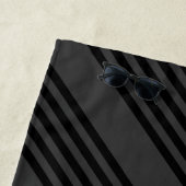 Zwart en houtskool met vijf strippen strandlaken (In situ)