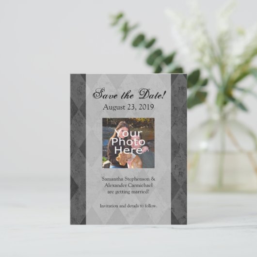 Zwart en koolstof Harlequin met script Save The Date (Staand voorkant)