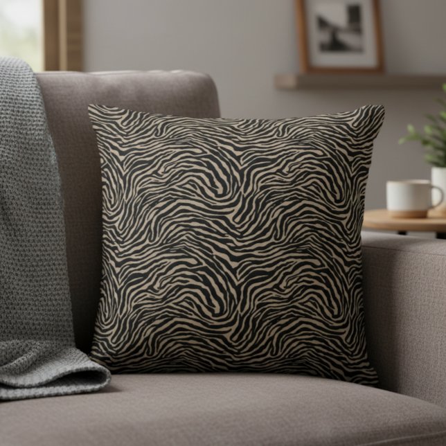 Zwart en licht crèmekleurig zebra patroon decorati kussen (Zebra print throw pillow. Classic and cozy!)