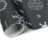 Zwart en Lichtblauw Moderne Sneeuwvlokken Kerstmis Cadeaupapier (Rol Hoek)