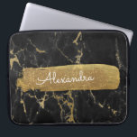 Zwart en marmer met Gold Foil en Glitter Laptop Sleeve<br><div class="desc">Zwart en marmer met Gold Foil en Glitter Elegant Monogram Name Hoesje. Dit hoesje kan worden aangepast om uw voornaam op te nemen.</div>