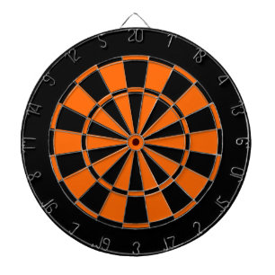 zwart en oranje dartbord