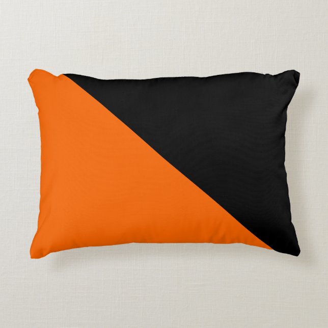 Zwart en Oranje Decoratief Kussen (Voorkant)
