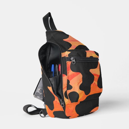 Zwart en Oranje Koe Print Sling Bag (Open)