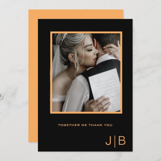 Zwart en oranje monogram minimalist foto bedankkaart (Voorkant / Achterkant)