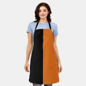 Zwart en Oranje Schort (Gedragen)