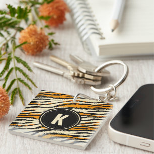 Zwart en oranje tijgerpatroon monogram sleutelhanger