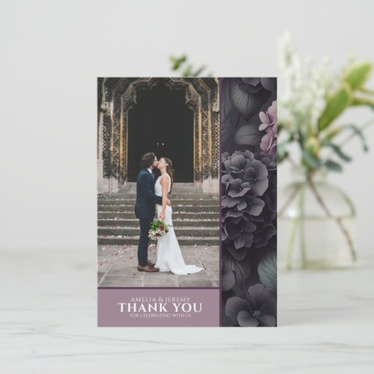 Zwart en paars melancholisch bloemmotief bedankkaart (Staand voorkant)