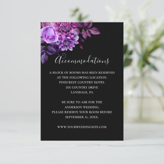 Zwart en paarse bruiloft details. Accommodaties Informatiekaartje (Staand voorkant)