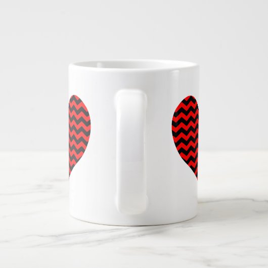 Zwart en rood Chevron hart Grote Koffiekop (Achterkant)