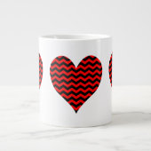 Zwart en rood Chevron hart Grote Koffiekop (Voorkant)