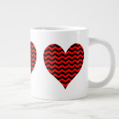 Zwart en rood Chevron hart Grote Koffiekop (Rechts)