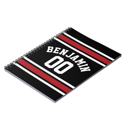 Zwart en rood sportshirt met eigen naam en nummer notitieboek (Linkerzijde)
