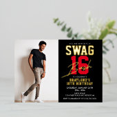 Zwart en Rood Swag 16 Verjaardag Folie Uitnodiging (Staand Voorkant)