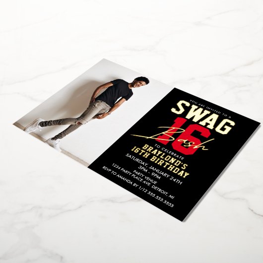 Zwart en Rood Swag 16 Verjaardag Folie Uitnodiging (Gedraaid)