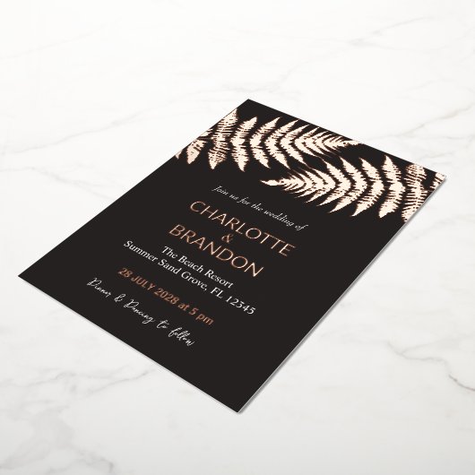 Zwart en Roos Gouden Varen Buitenshuis Bruiloft Go Folie Uitnodiging (Gedraaid)