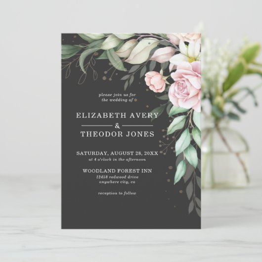 Zwart en Roze Bloemen Bruiloft Luxe Uitnodiging (Staand voorkant)