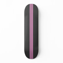 Zwart en roze gestreepte skateboard