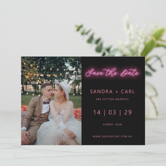 Zwart en roze gloed licht Bespaar de datum Kaart (Staand voorkant)