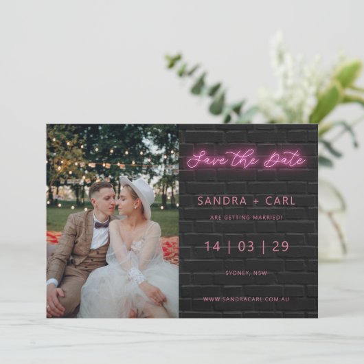 Zwart en roze gloed licht sparen de Datum Uitnodig Kaart (Staand voorkant)