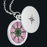 Zwart en Roze Schattigee Bloemen Mode Motief Monog Sterling Zilver Ketting<br><div class="desc">Zwarte en Roze Schattigee Floral Mode Motif Monogram Art Print Introductie van de "Zwarte en Roze Schattigee Floral Mode Motif Monogram Art Print", een opvallend en stijlvol stuk dat bloemenelegantie combineert met hedendaagse flair. De 'Azusa'-tekst in het patroon voegt een unieke toets toe, waardoor een modern en opvallend stuk ontstaat...</div>