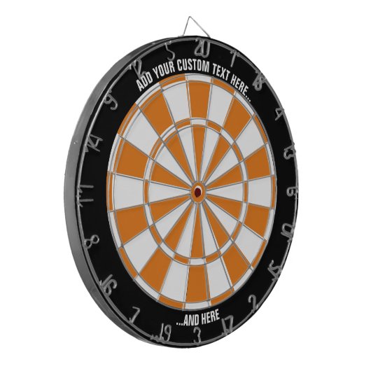 Zwart en Sinaasappel Dartbord met aangepaste tekst (Voorkant Links)