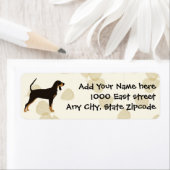 Zwart en Tan Coonhound op Tan Leaves Etiket (Insitu)