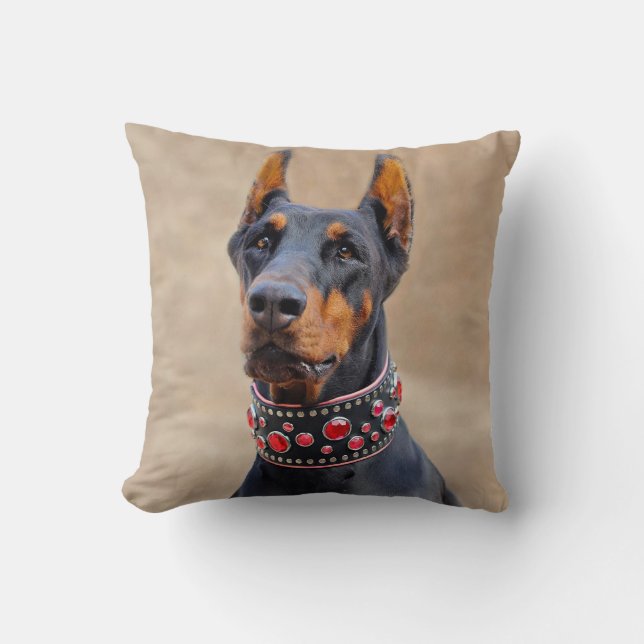 Zwart en Tan Doberman Pinscher in een juwelen kraa Kussen (Voorkant)