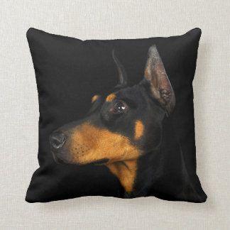Zwart en tan Doberman Pinscher-kussen. Kussen