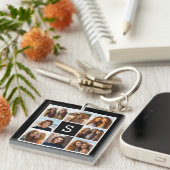 Zwart en Wit 8 Foto Collage Aangepast Monogram Sleutelhanger (Voorkant Rechts)