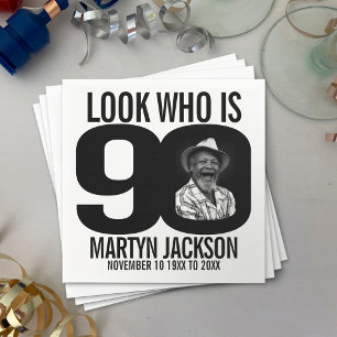 Zwart en wit 90ste verjaardag foto kijken wie is servet