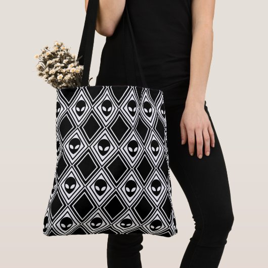 Zwart en Wit Alien Argyle Patroon Tote Bag (Dichtbij)