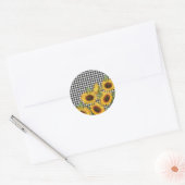 Zwart en wit buffelruitpatroon met gele zonnebloem ronde sticker (Envelop)