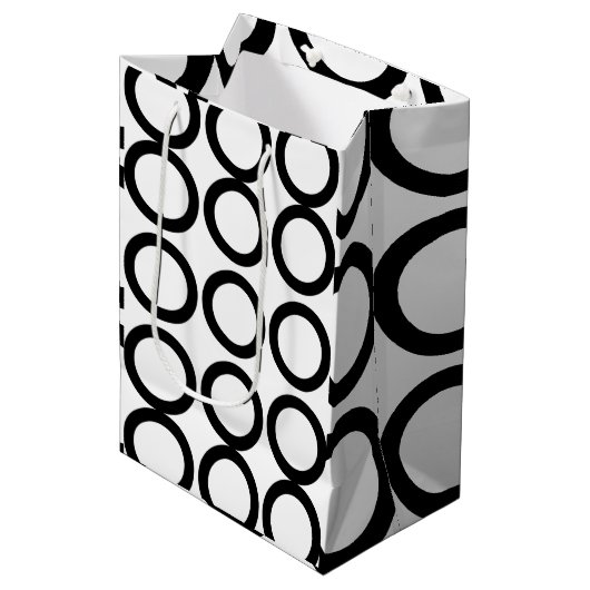Zwart en wit cirkel geometrisch medium cadeauzakje (Voorkant Gekanteld)