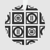 Zwart en wit Geometrisch Equal Sign Patroon Ornament (voorkant)