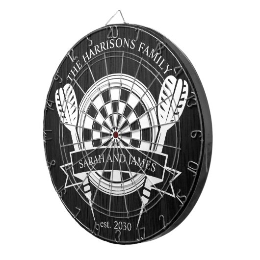 Zwart en wit hout Familie Custom Name Wedding Dartbord (Voorkant Rechts)