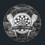 Zwart en wit hout Familie Custom Name Wedding Dartbord<br><div class="desc">Vier uw speciale dag met de Black and White Wood Family Custom Name Wedding Dart Board. Met een tijdloos monochroom ontwerp kan dit dartbord worden gepersonaliseerd met de achternaam van het paar, waardoor het een unieke herinnering of een speels huwelijkscadeau is. Perfect voor het toevoegen van charme aan uw huis...</div>
