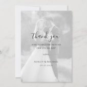 Zwart en wit huwelijksfoto modern script eenvoudig bedankkaart (Achterkant)