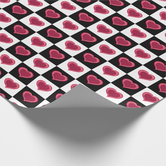 Zwart en wit ingecheckt patroon, rode harten cadeaupapier (Hoek)
