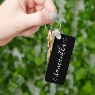 Zwart en Wit Korte Krolle Swash Handtekening Naam Sleutelhanger