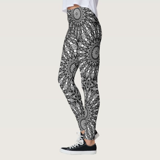 Zwart en Wit Mandala Patroon Leggings (Links)