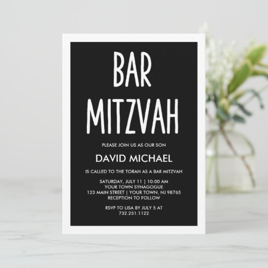Zwart en wit | Modern Typografibar Mitzvah Kaart (Staand voorkant)